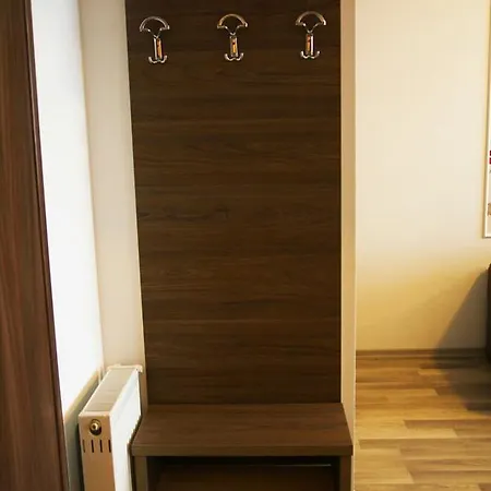 Summerland Apartment *