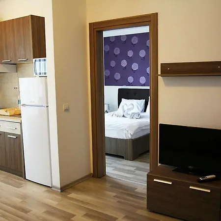 Summerland Apartment *